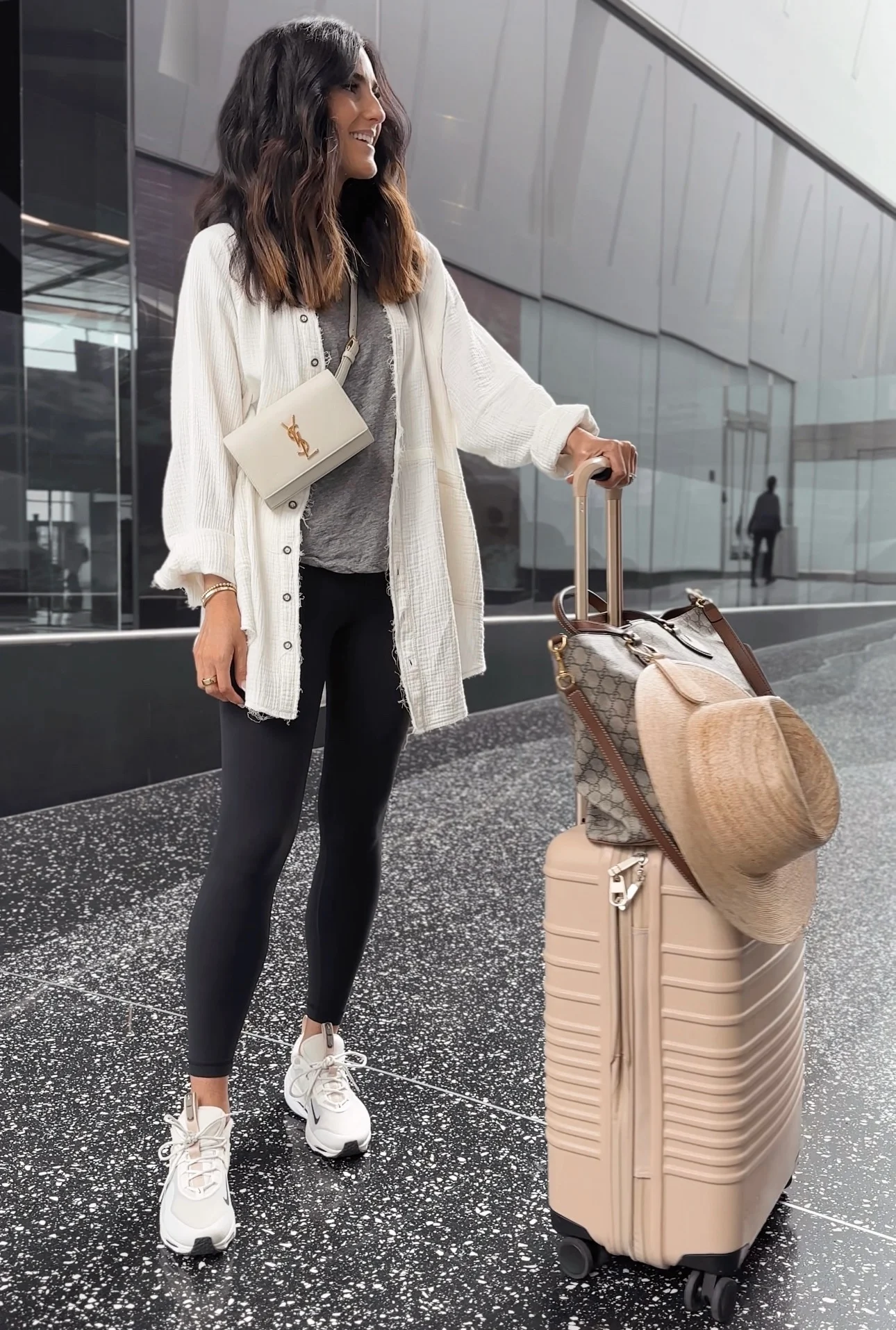 11 Airport Outfit Ideas - MANHATTAN SOCIETY